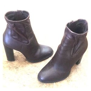 VINCE booties. Real leather! GORGEOUS